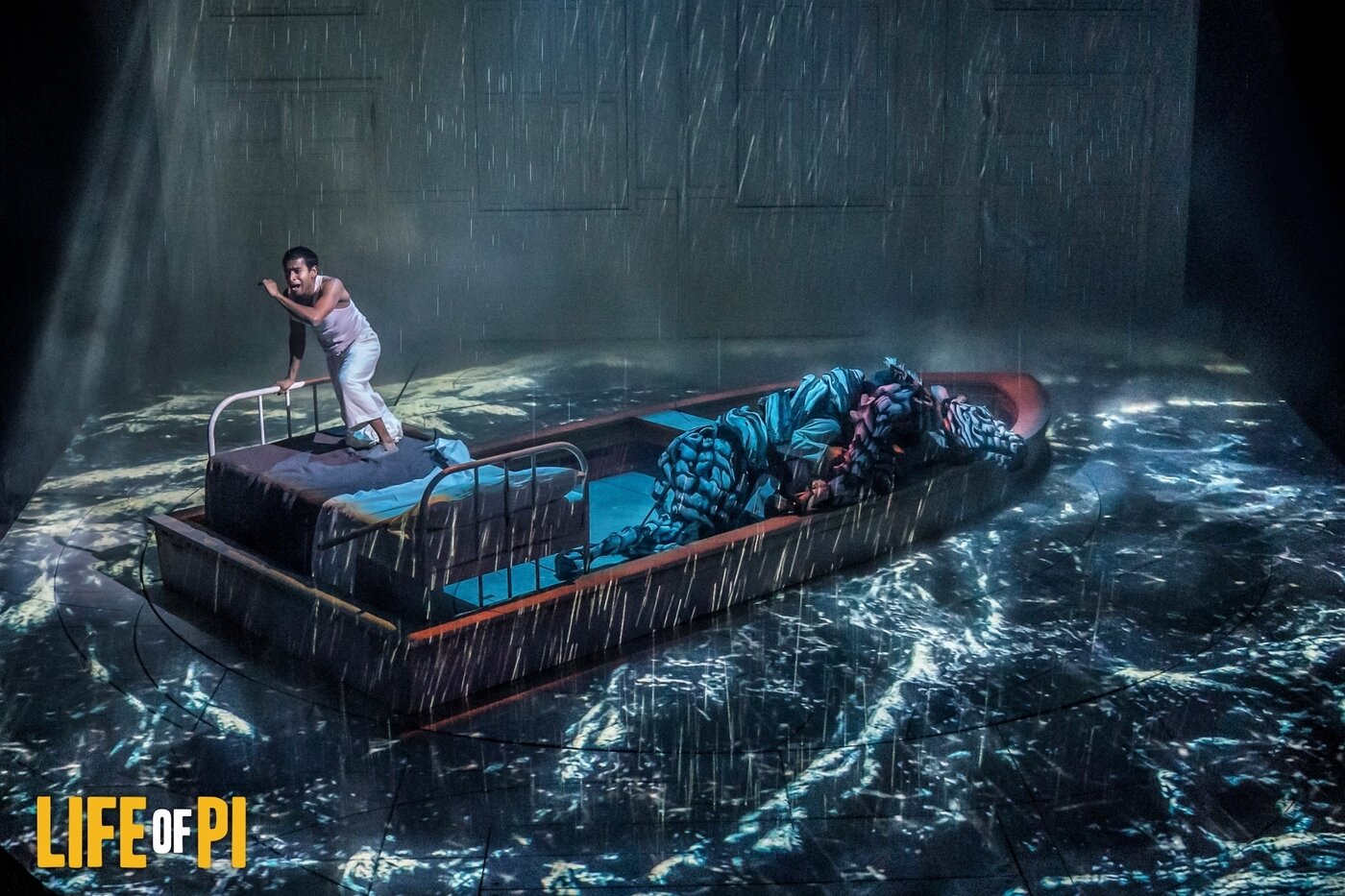 본문 이미지 - 연극 &#39;라이프 오브 파이&#39;