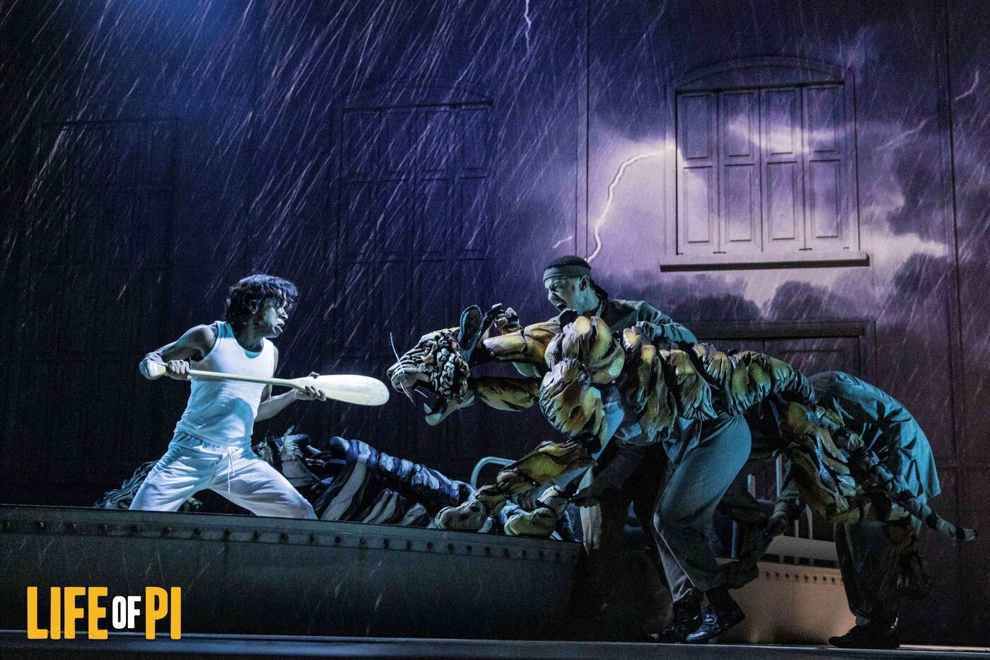 본문 이미지 - 연극 &#39;라이프 오브 파이&#39;