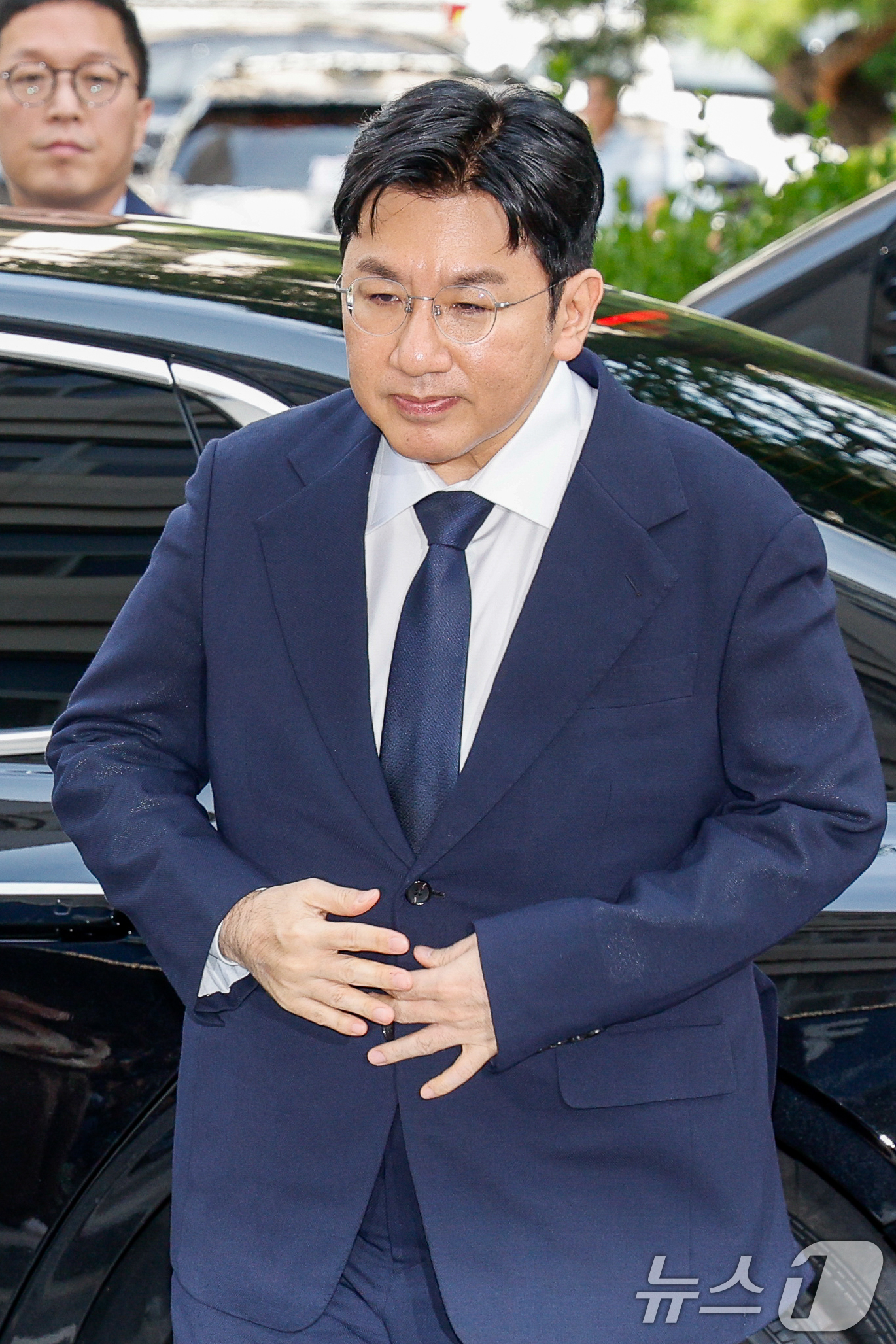 (서울=뉴스1) 안은나 기자 = 방시혁 하이브 의장이 15일 오전 자본시장법 위반 혐의(사기적 부정거래) 관련 조사를 받기 위해 마포구 서울경찰청 금융범죄수사대에 출석하고 있다. …