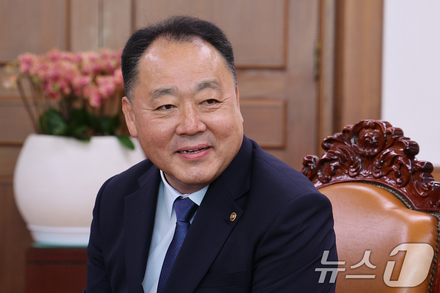 (서울=뉴스1) 신웅수 기자 = 손인혁 헌법재판소 사무처장이 15일 오전 서울 여의도 국회 의장실을 찾아 우원식 국회의장을 예방하고 있다. 2025.9.15/뉴스1