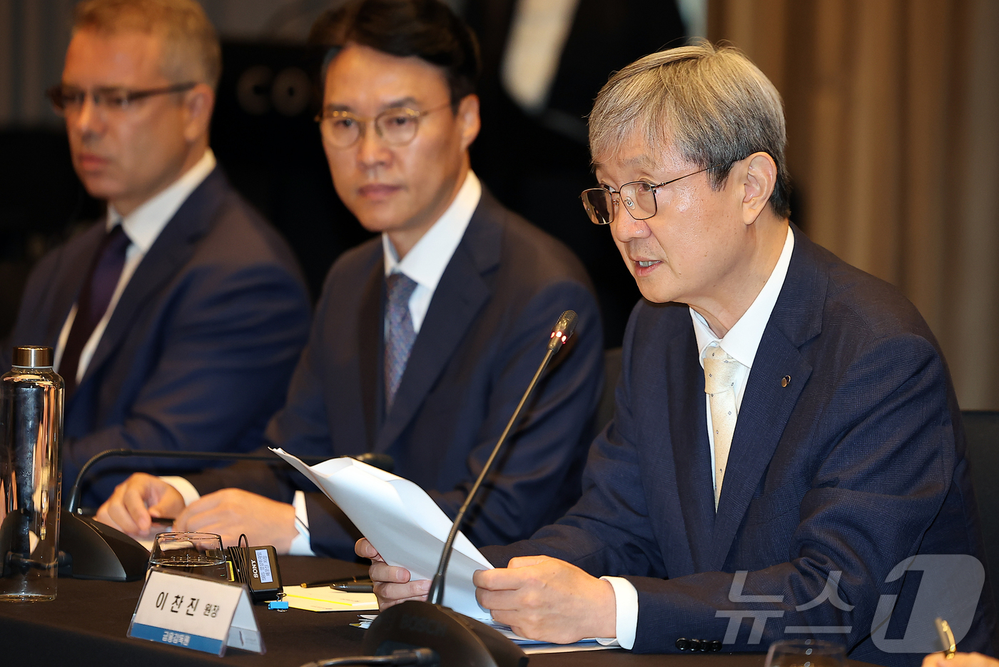 (서울=뉴스1) 김진환 기자 = 이찬진 금융감독원장이 15일 오전 서울 영등포구 여의도 콘래드호텔에서 열린 외국계 금융회사 CEO간담회에 참석해 인사말을 하고 있다. 2025.9. …