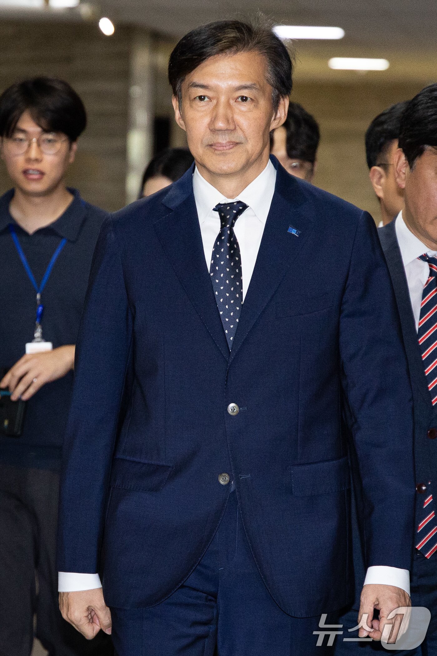 본문 이미지 - 조국 조국혁신당 비상대책위원장이 15일 서울 여의도 국회에서 열린 첫 비상대책위원회의에 앞서 당대표실로 들어서고 있다. 2025.9.15/뉴스1 ⓒ News1 유승관 기자