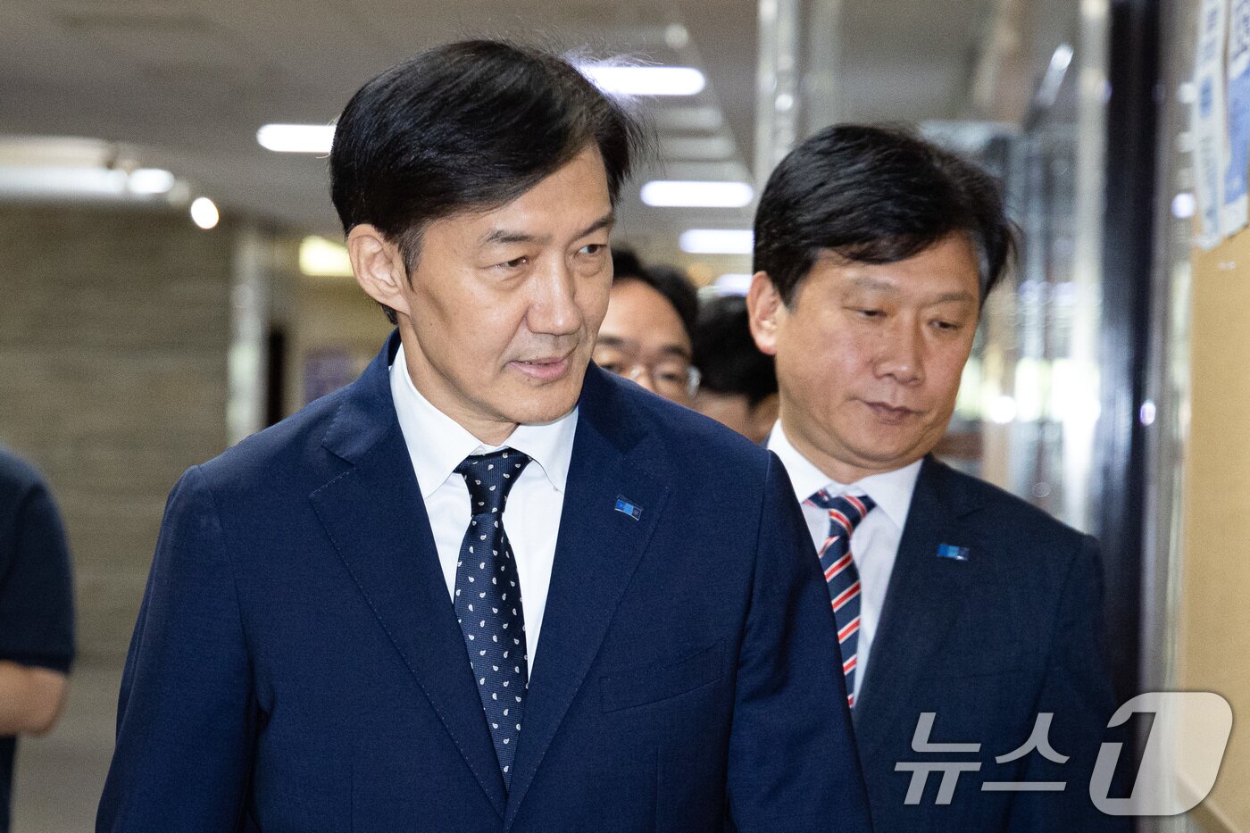 본문 이미지 - 조국 조국혁신당 비상대책위원장이 15일 서울 여의도 국회에서 열린 첫 비상대책위원회의에 앞서 당대표실로 들어서고 있다. 2025.9.15/뉴스1 ⓒ News1 유승관 기자