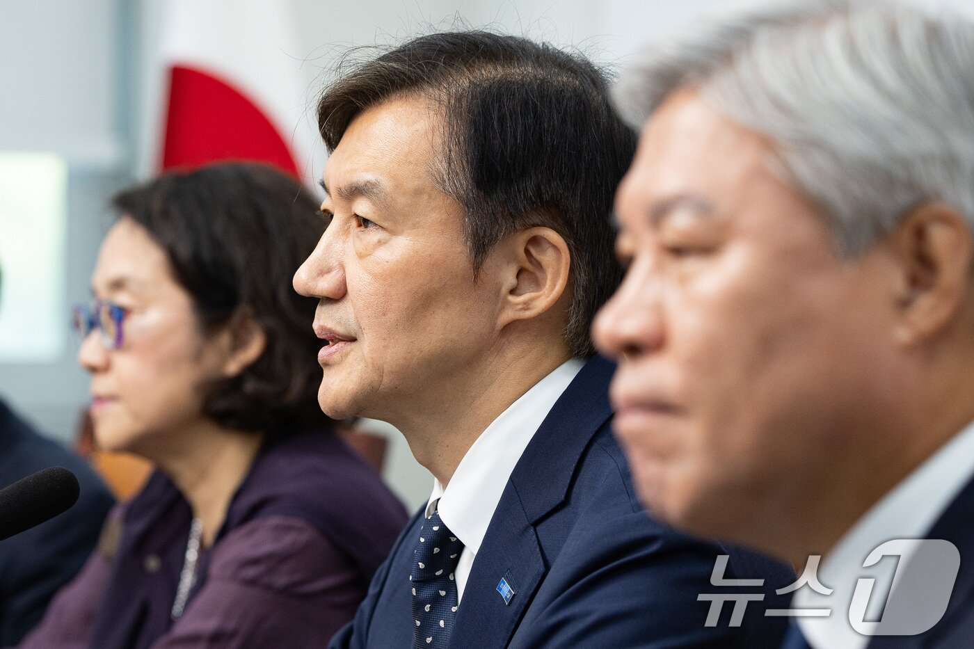 본문 이미지 - 조국 조국혁신당 비상대책위원장이 15일 서울 여의도 국회에서 열린 첫 비상대책위원회의에서 모두 발언을 하고 있다. 2025.9.15/뉴스1 ⓒ News1 유승관 기자