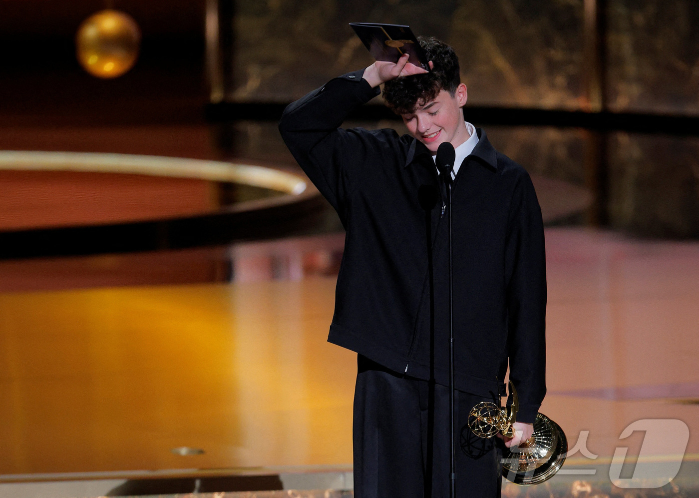 (로스앤젤레스 로이터=뉴스1) 권영미 기자 = 오언 쿠퍼가 14일(현지시간) 미국 캘리포니아 로스앤젤레스에서 열린 제77회 프라임타임 에미상 시상식에서 ‘애덜레슨스(Adolesce …