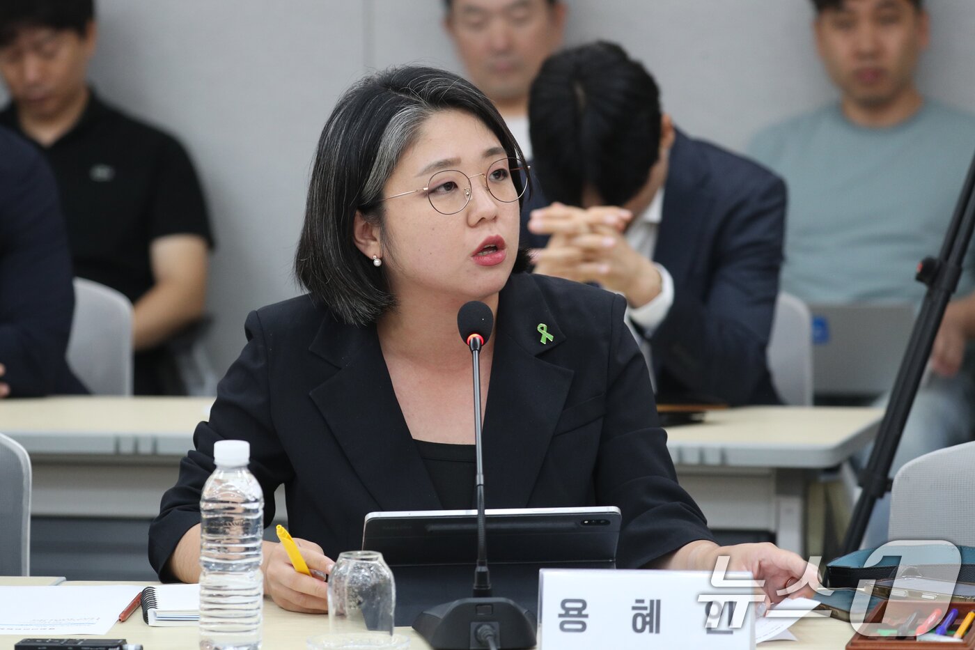 본문 이미지 - 기본소득당 용혜인 의원이 15일 충북도의회 다목적 회의실에서 열린 국회 행정안전위원회의 &#39;오송 지하차도 참사 진상규명 및 재발 방지 대책 마련 국정조사&#39; 현장조사에서 질문하고 있다. 2025.9.15/뉴스1 ⓒ News1 김용빈 기자