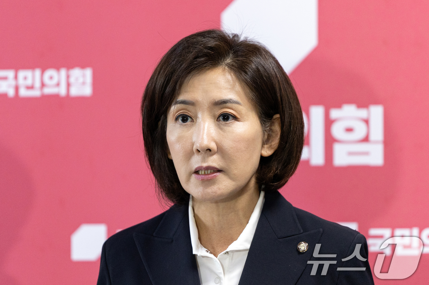 (서울=뉴스1) 이승배 기자 = 나경원 국민의힘 의원이 15일 서울 여의도 국회에서 민주당·대통령실의 대법원장 사퇴 촉구 및 내란특별재판부 규탄, 중단된 이재명 대통령 5개 재판 …