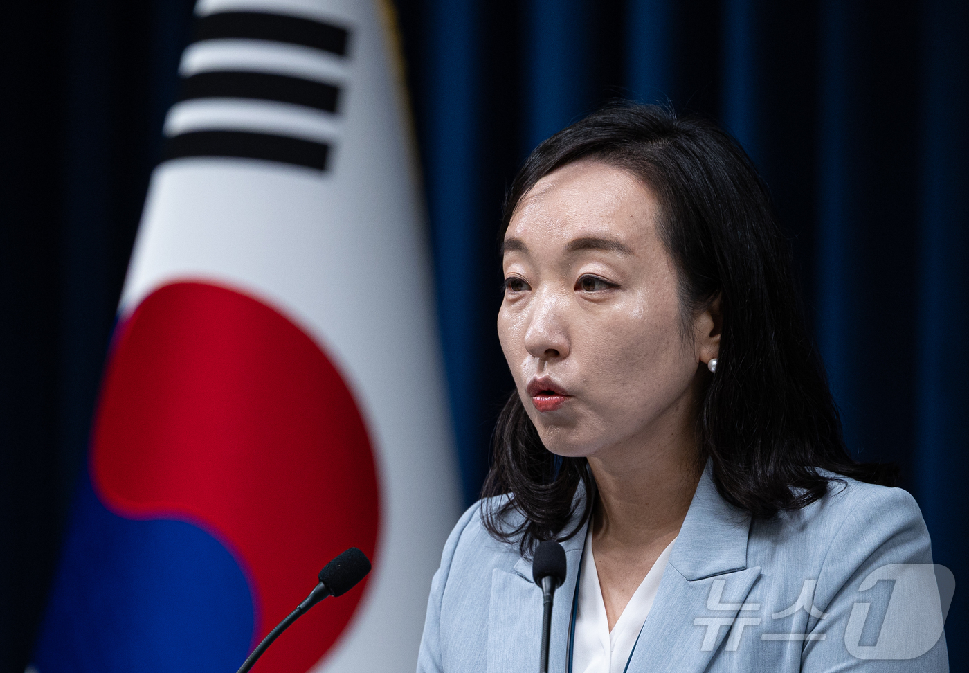 (서울=뉴스1) 이재명 기자 = 전은수 대통령실 부대변인이 15일 서울 용산 대통령실 청사에서 비서실장 주재 수석보좌관회의 관련 브리핑을 하고 있다. 2025.9.15/뉴스1