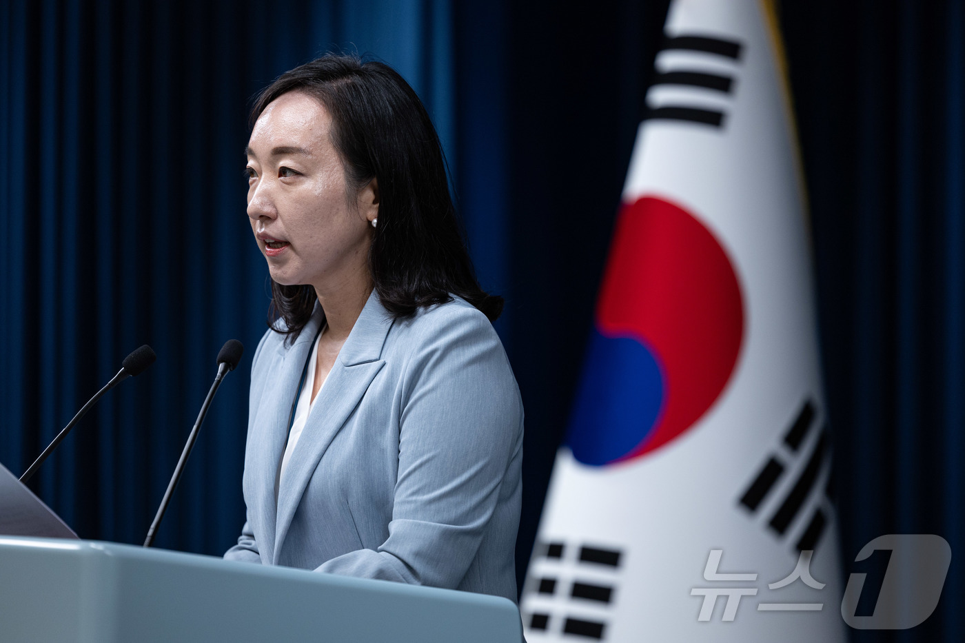 (서울=뉴스1) 이재명 기자 = 전은수 대통령실 부대변인이 15일 서울 용산 대통령실 청사에서 비서실장 주재 수석보좌관회의 관련 브리핑을 하고 있다. 2025.9.15/뉴스1