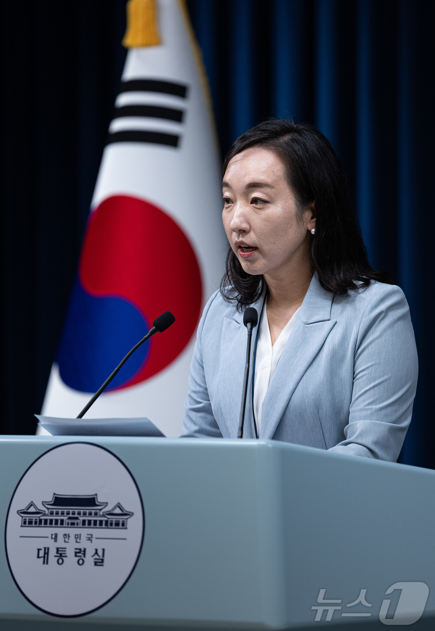 (서울=뉴스1) 이재명 기자 = 전은수 대통령실 부대변인이 15일 서울 용산 대통령실 청사에서 비서실장 주재 수석보좌관회의 관련 브리핑을 하고 있다. 2025.9.15/뉴스1