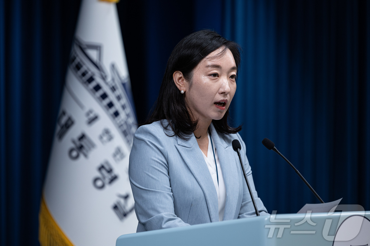 (서울=뉴스1) 이재명 기자 = 전은수 대통령실 부대변인이 15일 서울 용산 대통령실 청사에서 비서실장 주재 수석보좌관회의 관련 브리핑을 하고 있다. 2025.9.15/뉴스1