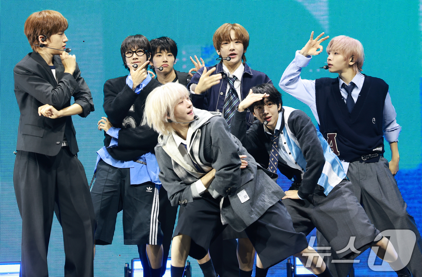 (서울=뉴스1) 권현진 기자 = 그룹 아이딧(IDID)이 15일 서울 광진구 예스24 라이브홀에서 열린 첫 번째 미니 앨범  '아이 디드 잇.'(I did it.) 발매 쇼케이스에 …