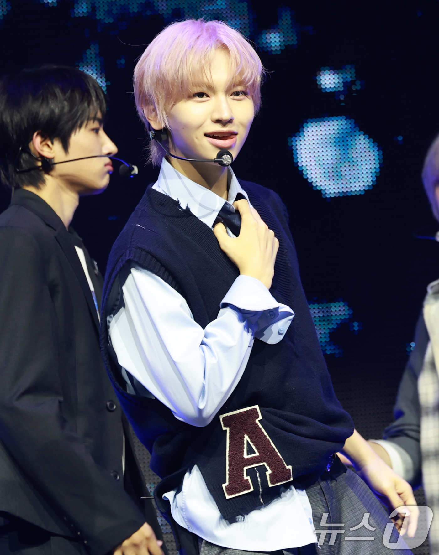 (서울=뉴스1) 권현진 기자 = 그룹 아이딧(IDID) 추유찬이 15일 서울 광진구 예스24 라이브홀에서 열린 첫 번째 미니 앨범  '아이 디드 잇.'(I did it.) 발매 쇼 …