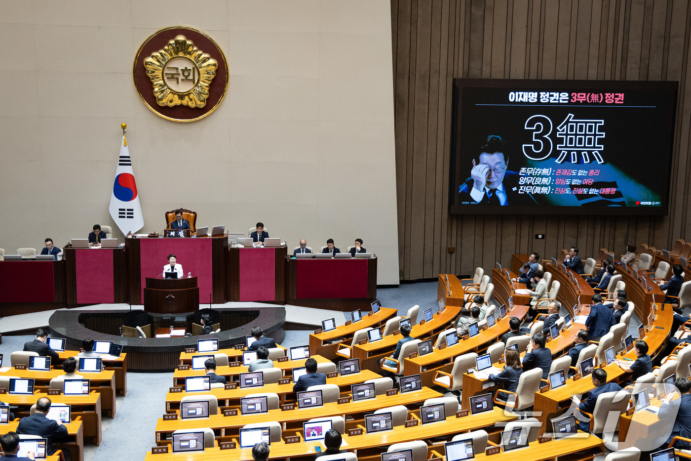 (서울=뉴스1) 유승관 기자 = 임이자 국민의힘 의원이 15일 서울 여의도 국회에서 열린 제429회 국회(정기회) 제5차 본회의에서 정치에 관한 대정부 질문을 하고 있다. 2025 …