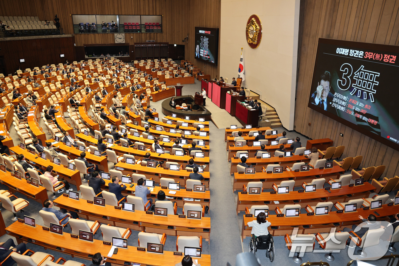 (서울=뉴스1) 신웅수 기자 = 임이자 국민의힘 의원이 15일 서울 여의도 국회에서 열린 제429회 국회(정기회) 제5차 본회의에서 정치에 관한 대정부 질문을 하고 있다. 2025 …