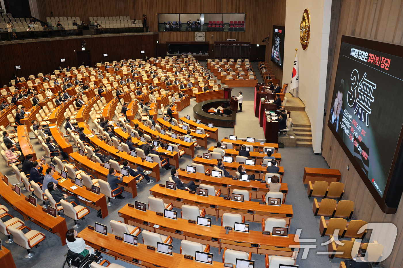 (서울=뉴스1) 신웅수 기자 = 임이자 국민의힘 의원이 15일 서울 여의도 국회에서 열린 제429회 국회(정기회) 제5차 본회의에서 정치에 관한 대정부 질문을 하고 있다. 2025 …