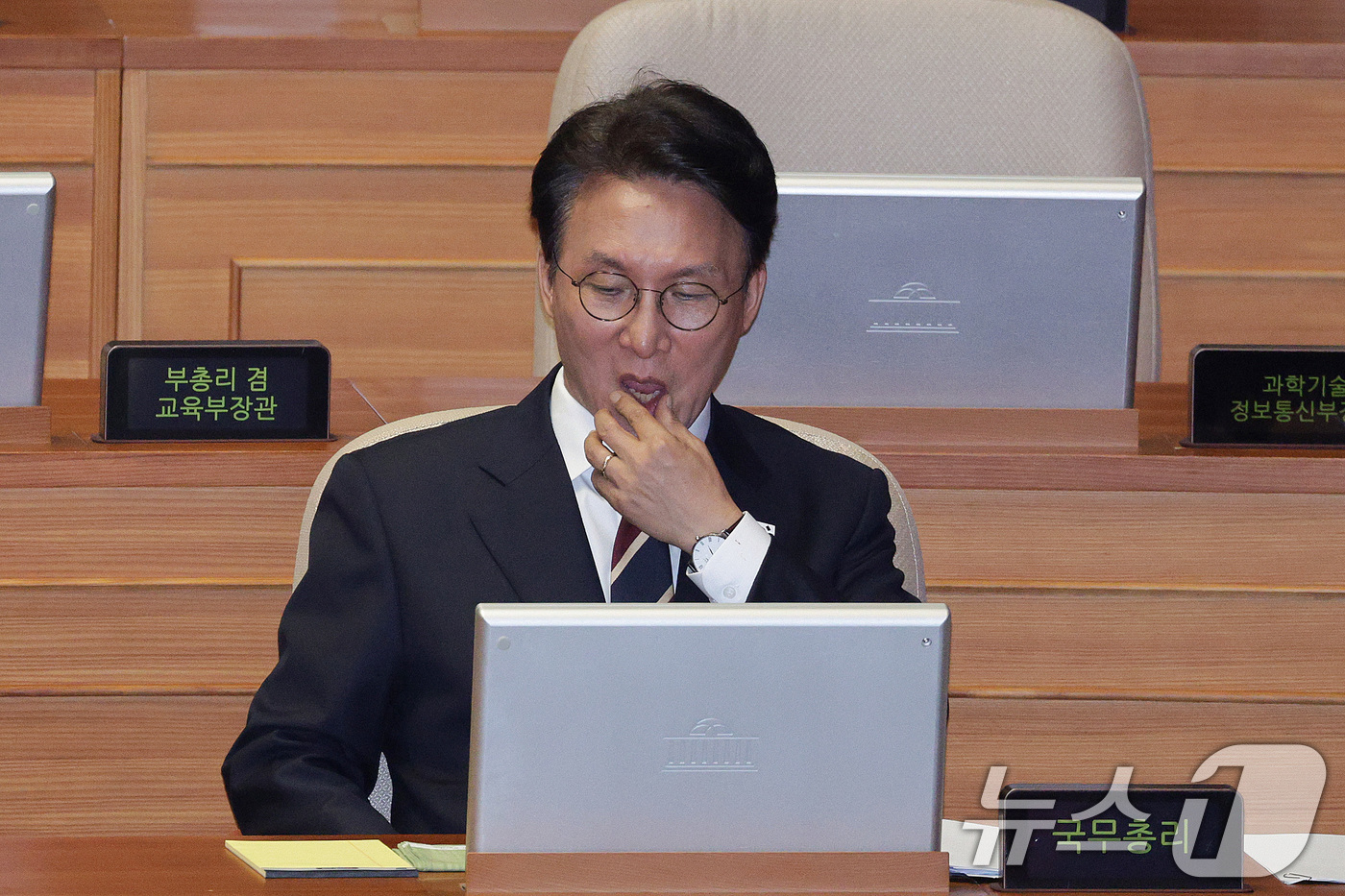 (서울=뉴스1) 신웅수 기자 = 김민석 국무총리가 15일 오후 서울 여의도 국회에서 열린 제429회국회(정기회) 제5차 본회의 정치에 관한 질문에서 임이자 국민의힘 의원의 질의에 …