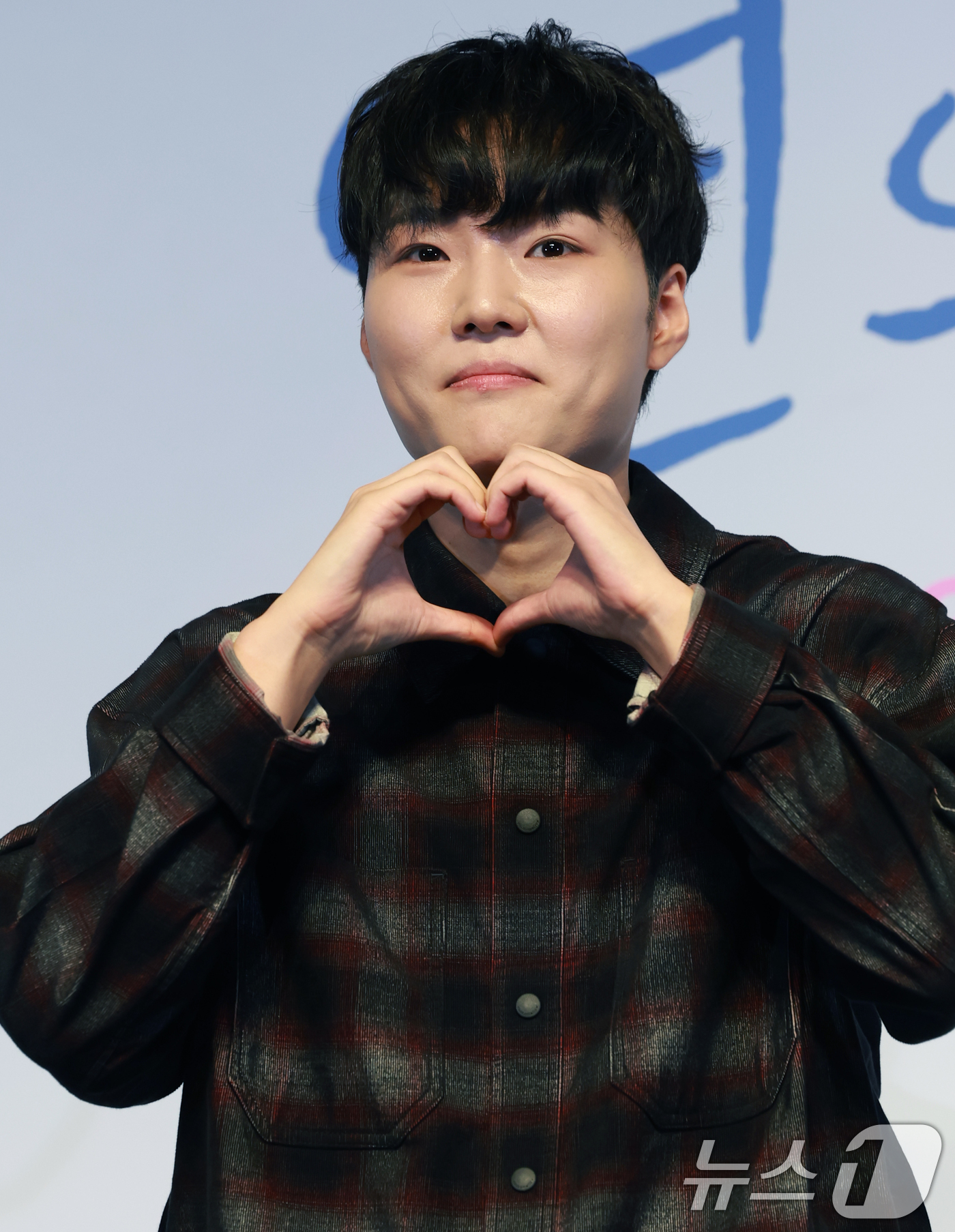 (서울=뉴스1) 권현진 기자 = 성우 김민주가 15일 서울 송파구 롯데월드시네마에서 열린 애니메이션 영화 '연의 편지'(감독 김용환) 시사회 및 기자간담회에 참석해 포즈를 취하고 …