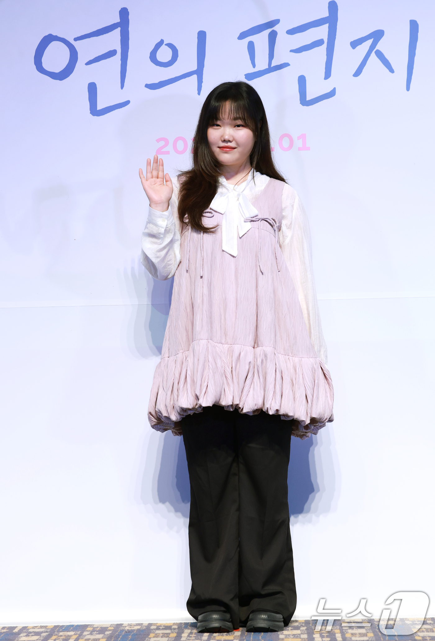 (서울=뉴스1) 권현진 기자 = 가수 이수현이 15일 서울 송파구 롯데월드시네마에서 열린 애니메이션 영화 '연의 편지'(감독 김용환) 시사회 및 기자간담회에 참석해 매력을 발산하고 …