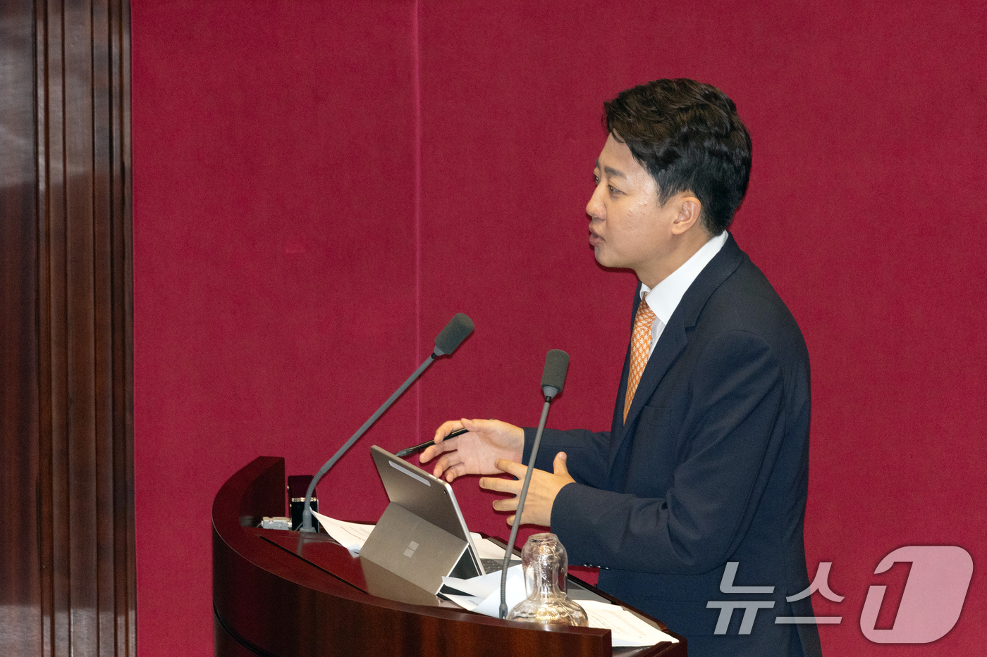 (서울=뉴스1) 이승배 기자 = 이준석 개혁신당 대표가 15일 오후 서울 여의도 국회에서 열린 제429회국회(정기회) 제5차 본회의에서 정치에 관한 대정부 질문을 하고 있다. 20 …