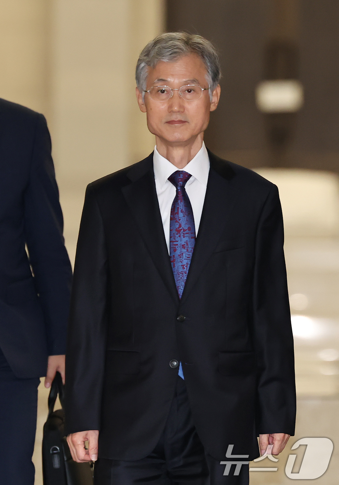 (서울=뉴스1) 장수영 기자 = 더불어민주당이 내란전담재판부 설치를 놓고 이견을 표한 조희대 대법원장에 대한 사퇴 공세를 높인 15일 저녁 서울 서초구 대법원에서 조희대 대법원장이 …