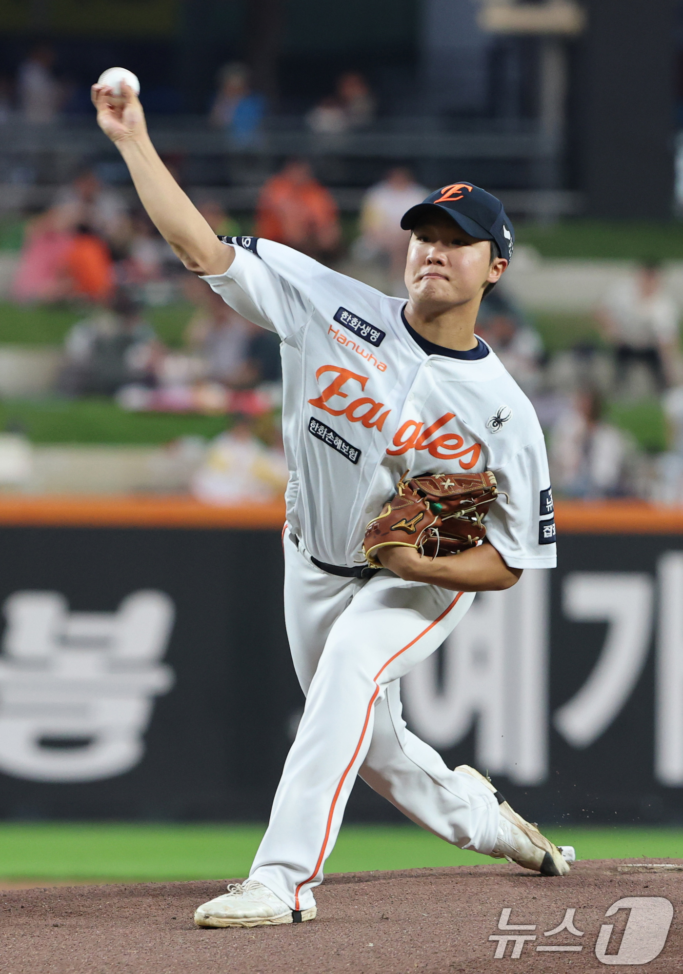 (대전=뉴스1) 김기태 기자 = 15일 오후 대전 한화생명 볼파크에서 열린 프로야구 '2025 신한 SOL뱅크 KBO 리그' 키움 히어로즈와 한화 이글스 경기에서 한화 선발투수 정 …