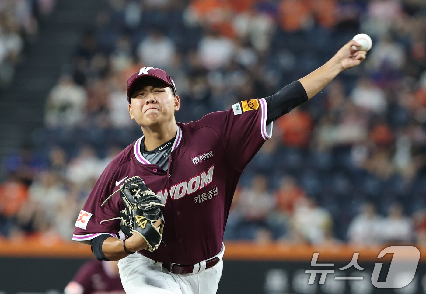 본문 이미지 - 15일 오후 대전 한화생명 볼파크에서 열린 프로야구 '2025 신한 SOL뱅크 KBO 리그' 키움 히어로즈와 한화 이글스 경기에서 키움 선발투수 박정훈이 역투하고 있다. 2025.9.15 ⓒ 뉴스1 김기태 기자