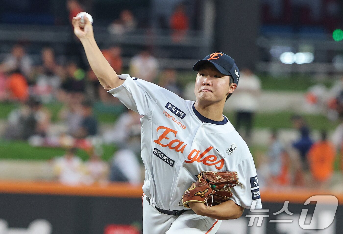 본문 이미지 - 15일 오후 대전 한화생명 볼파크에서 열린 프로야구 &#39;2025 신한 SOL뱅크 KBO 리그&#39; 키움 히어로즈와 한화 이글스 경기에서 한화 선발투수 정우주가 역투하고 있다. 2025.9.15/뉴스1 ⓒ News1 김기태 기자