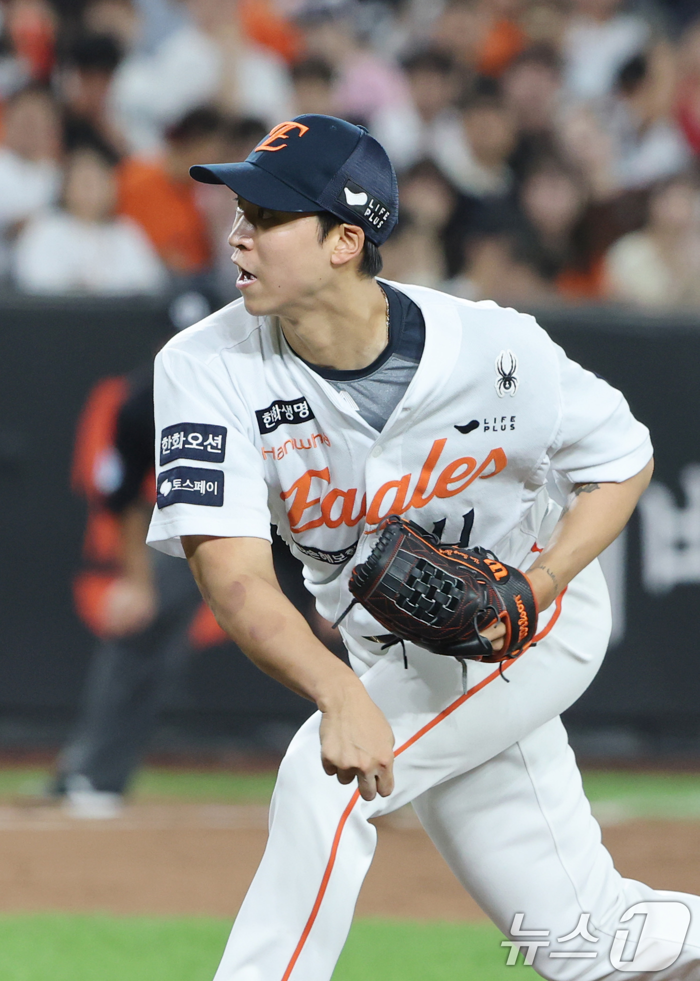 (대전=뉴스1) 김기태 기자 = 15일 오후 대전 한화생명 볼파크에서 열린 프로야구 '2025 신한 SOL뱅크 KBO 리그' 키움 히어로즈와 한화 이글스 경기에서 교체 투입된 한화 …