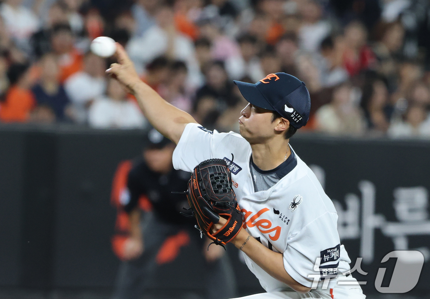 (대전=뉴스1) 김기태 기자 = 15일 오후 대전 한화생명 볼파크에서 열린 프로야구 '2025 신한 SOL뱅크 KBO 리그' 키움 히어로즈와 한화 이글스 경기에서 교체 투입된 한화 …