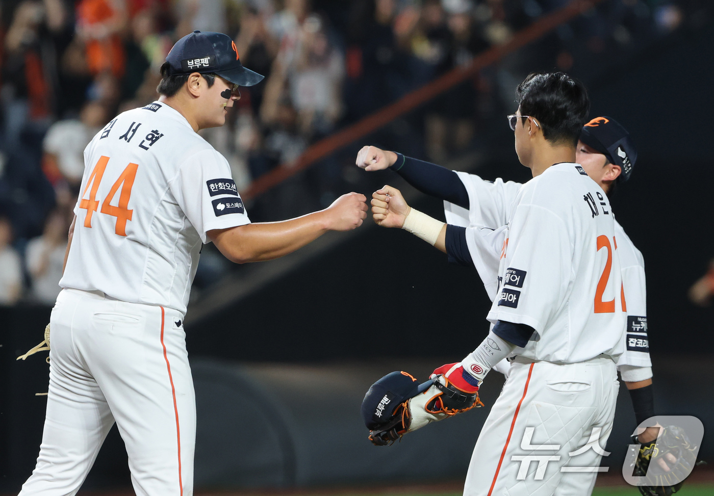 (대전=뉴스1) 김기태 기자 = 15일 오후 대전 한화생명 볼파크에서 열린 프로야구 '2025 신한 SOL뱅크 KBO 리그' 키움 히어로즈와 한화 이글스 경기에서 승리한 한화 선수 …