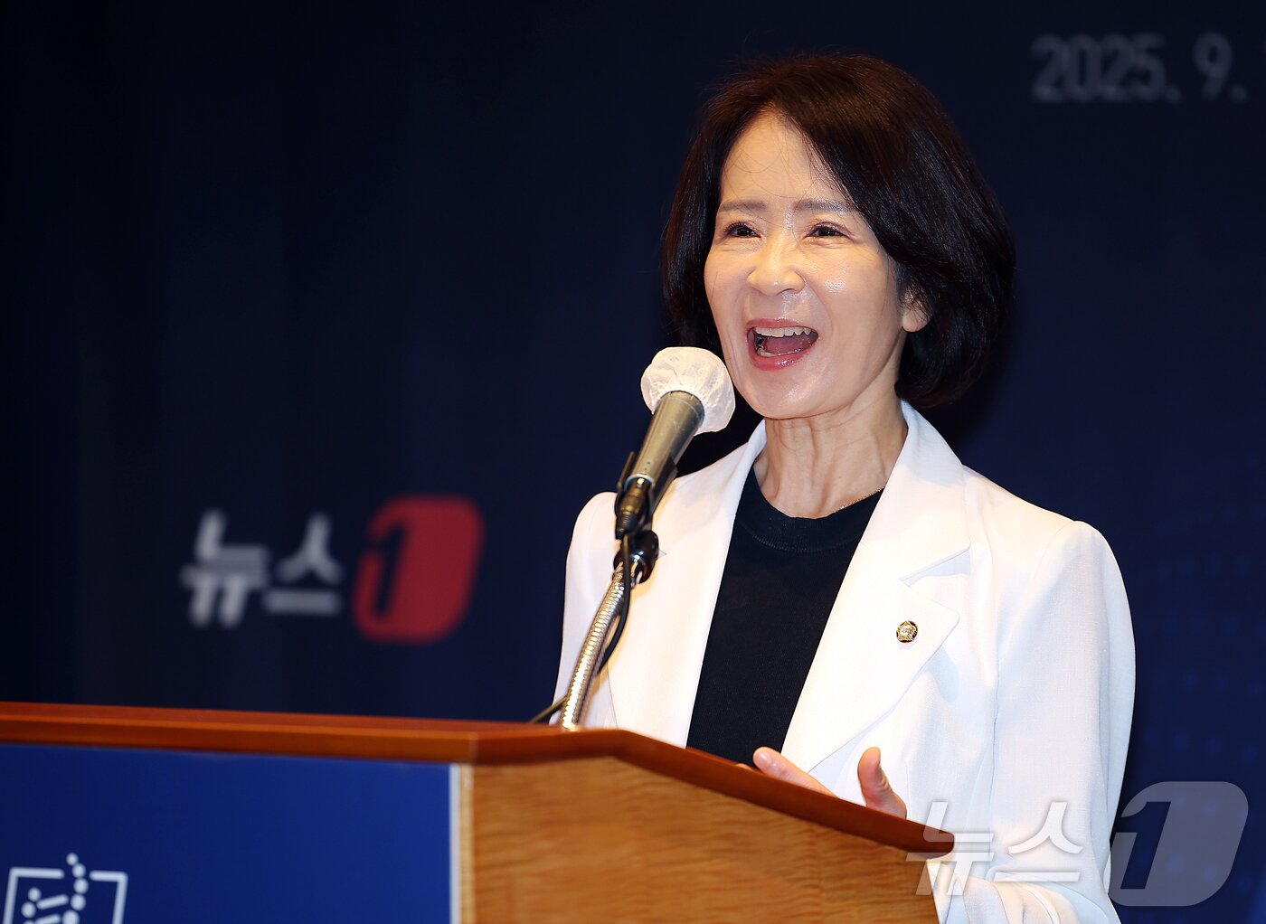 본문 이미지 - 최수진 국민의힘 의원이 16일 오전 서울 중구 소공동 롯데호텔에서 열린 &#39;제26회 바이오리더스클럽&#39;에서 축사를 하고 있다. 2025.9.16/뉴스1 ⓒ News1 김진환 기자