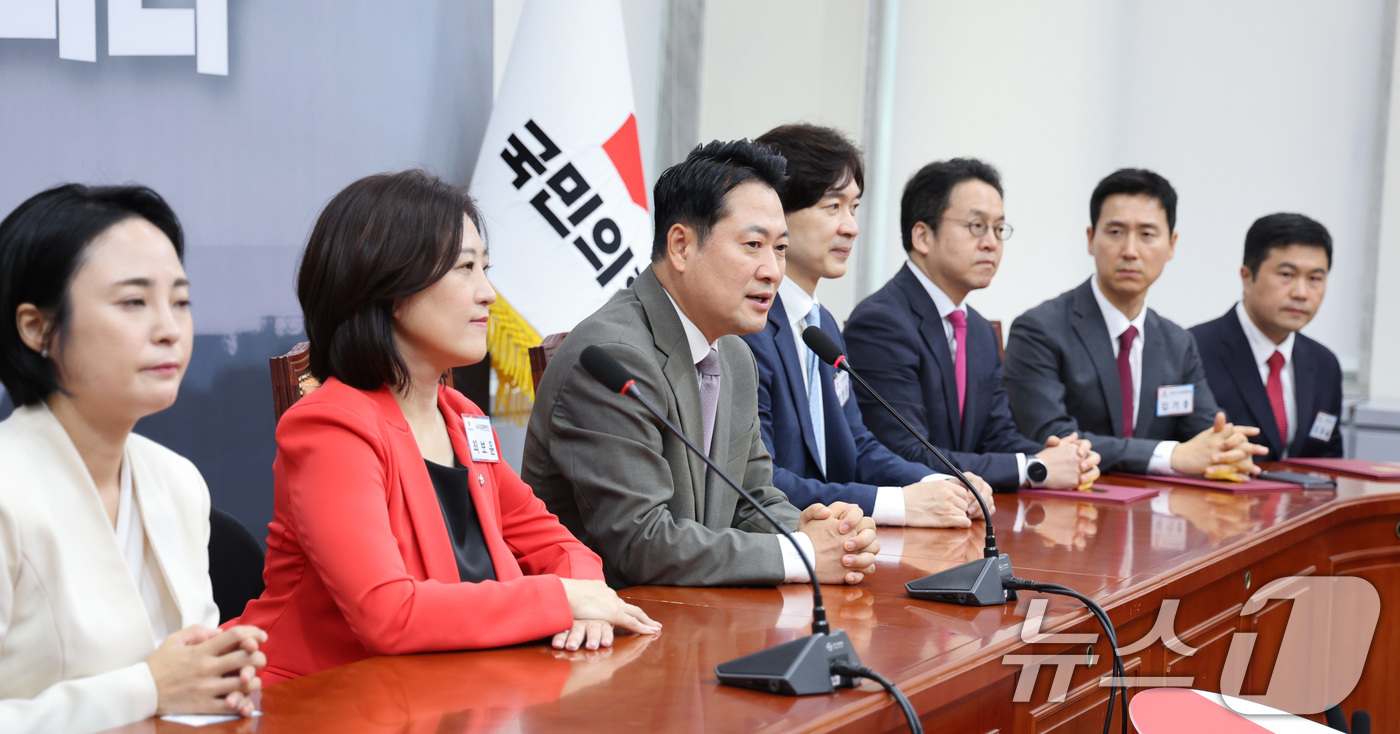 (서울=뉴스1) 신웅수 기자 = 장동혁 국민의힘 대표가 16일 오전 서울 여의도 국회에서 열린 신임 대변인단 임명장 수여식에서 격려사를 하고 있다. 2025.9.16/뉴스1