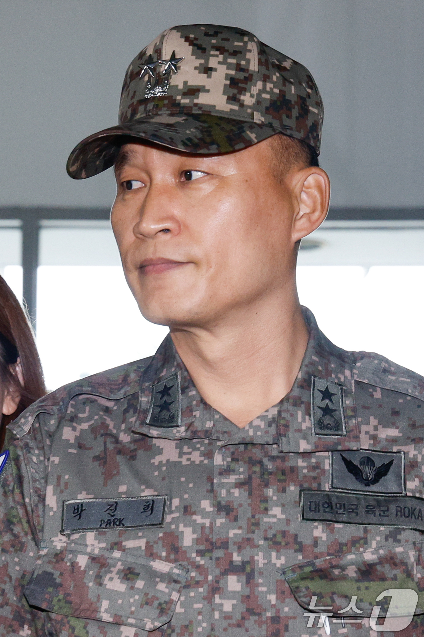 (서울=뉴스1) 안은나 기자 = 박진희 전 국방부 군사보좌관이 16일 오전 서울 서초구 순직해병특검(특별검사 이명현) 사무실에서 3차 피의자 조사를 받기 위해 출석하고 있다. 박 …