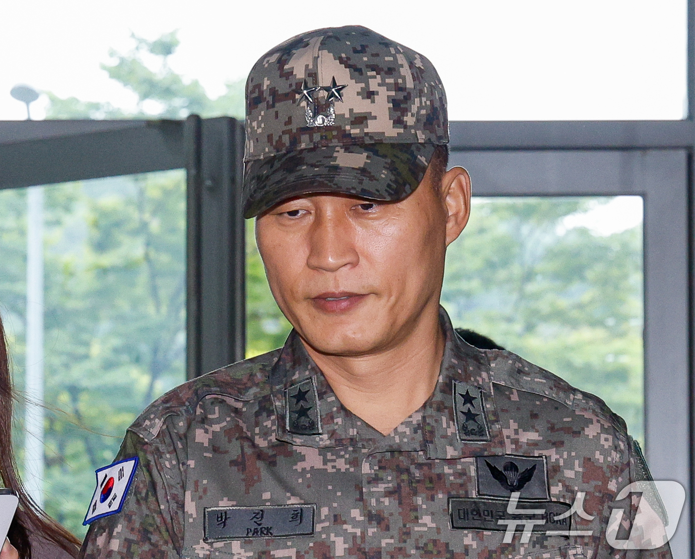 (서울=뉴스1) 안은나 기자 = 박진희 전 국방부 군사보좌관이 16일 오전 서울 서초구 순직해병특검(특별검사 이명현) 사무실에서 3차 피의자 조사를 받기 위해 출석하고 있다. 박 …