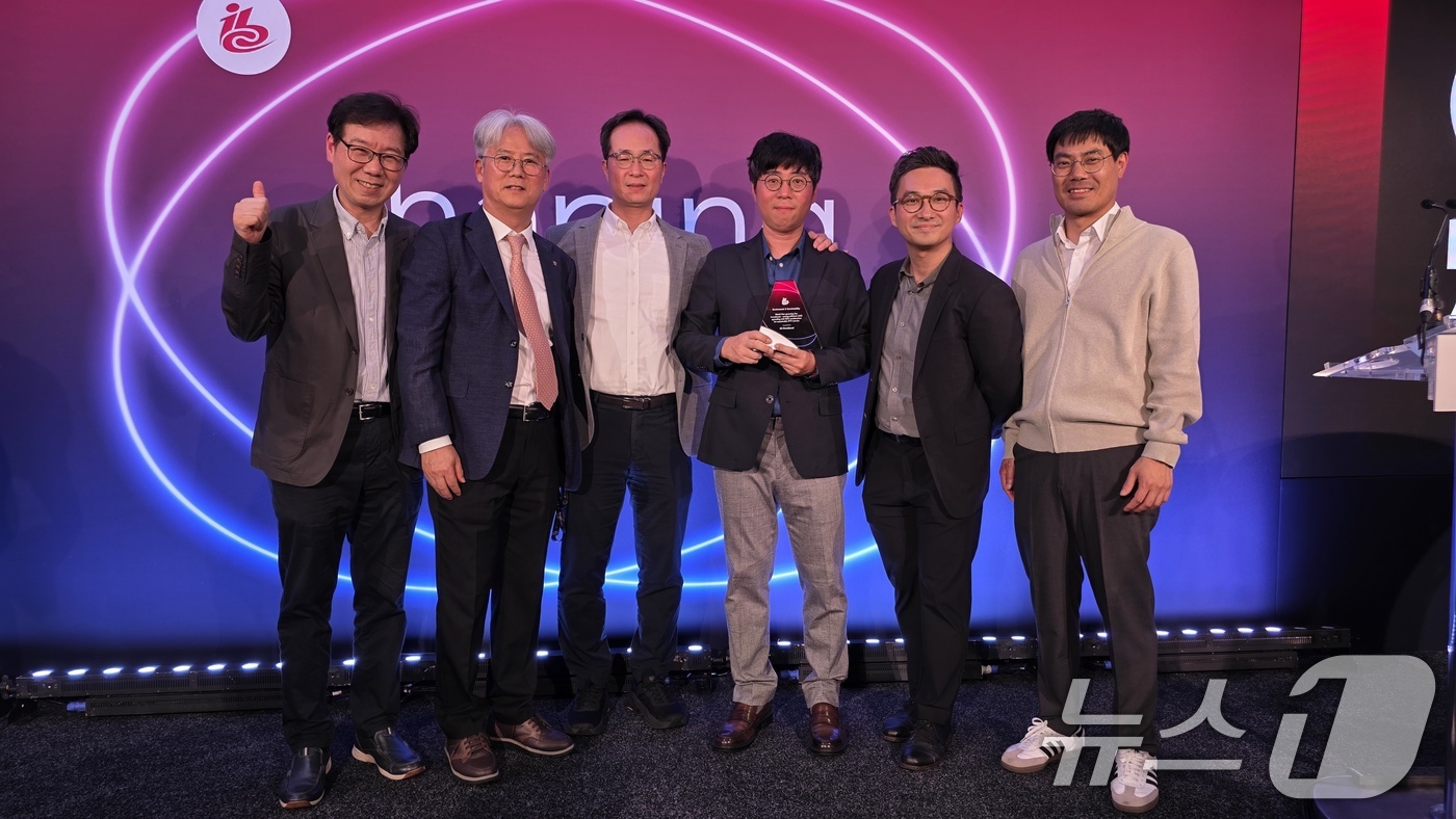 (서울=뉴스1) = SK텔레콤은 SK브로드밴드와 함께 세계 최대 규모의 방송·미디어 전시회인 IBC 2025에서 수여하는 이노베이션 어워드에서 수상의 영예를 안았다고 16일 밝혔다 …