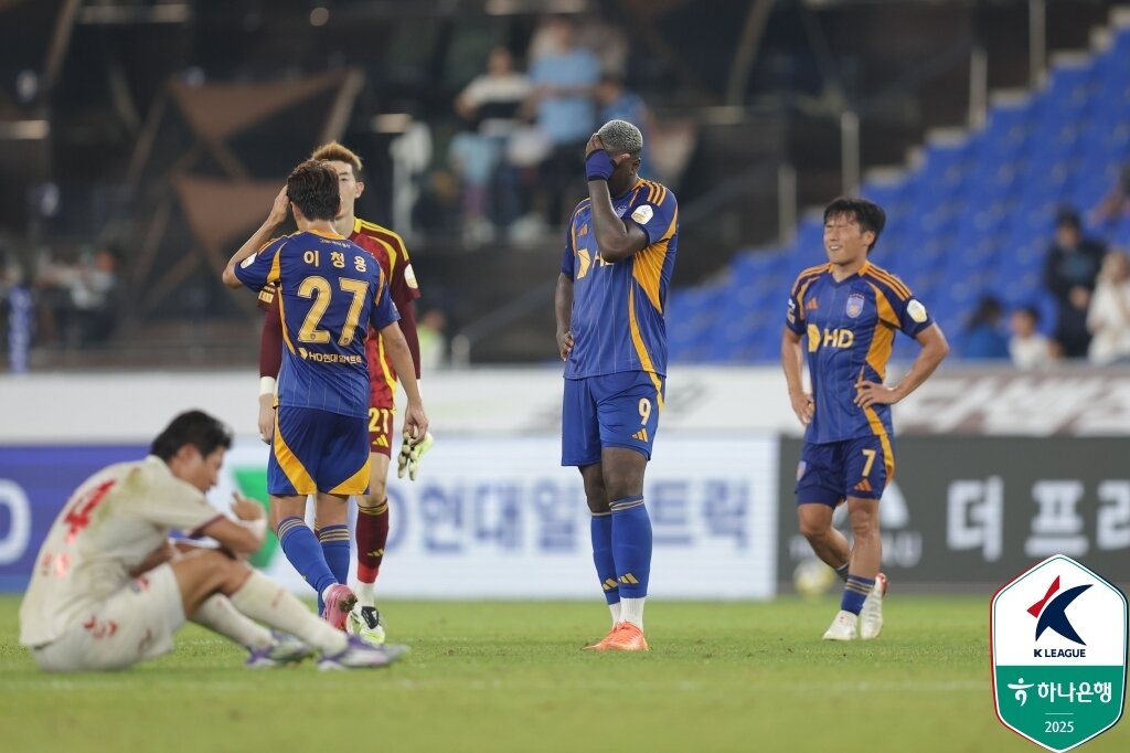 본문 이미지 - 일단 하위 스플릿으로 떨어지면 이후 그림은 아무도 예측할 수 없다. 디펜딩 챔피언 울산도 생존을 걱정해야한다. (한국프로축구연맹 제공)