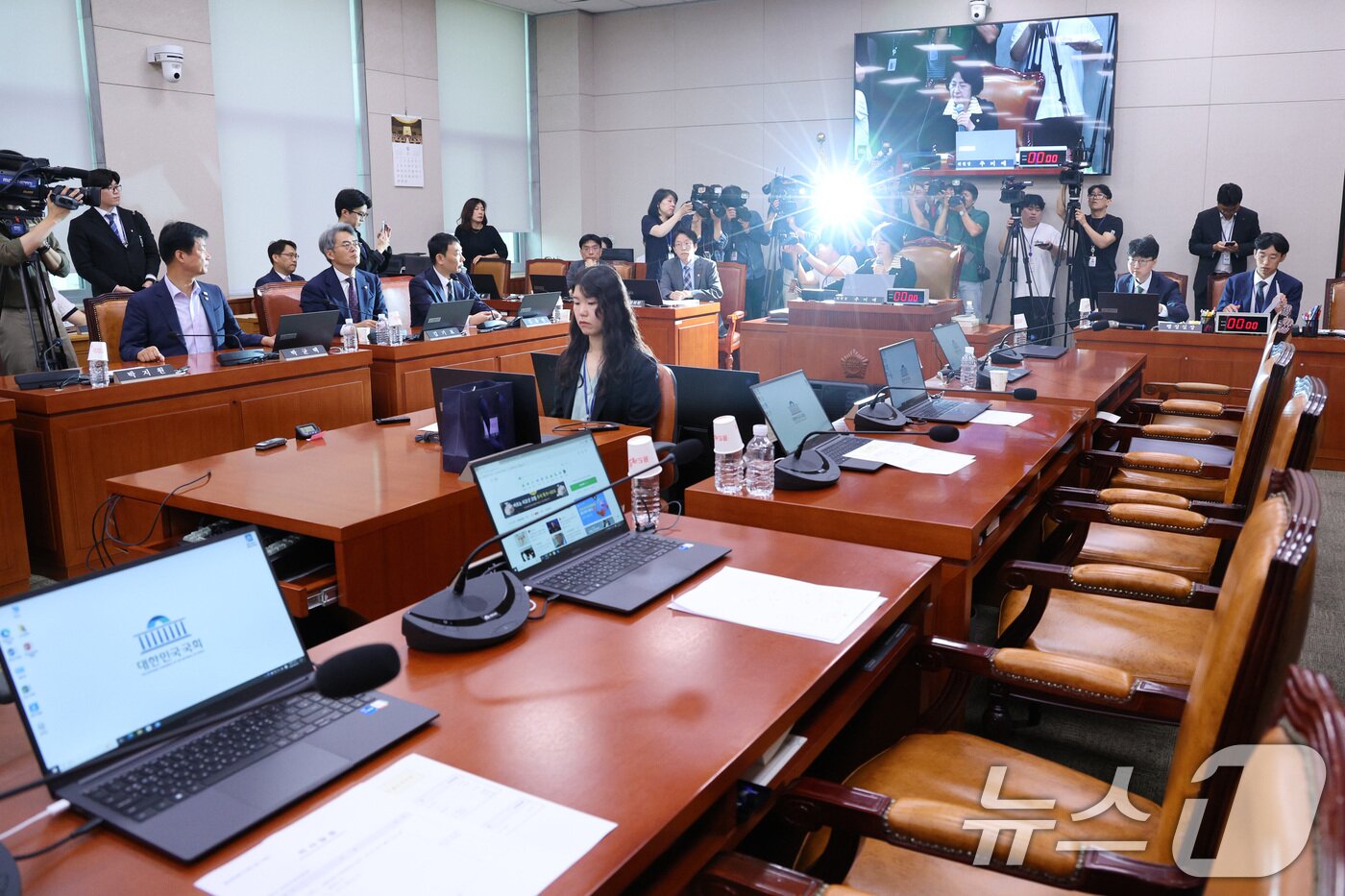 본문 이미지 - 16일 오후 서울 여의도 국회에서 열린 법제사법위원회 전체회의에서 나경원 국민의힘 간사 선임의 건이 부결되고 있다. 2025.9.16/뉴스1 ⓒ News1 신웅수 기자