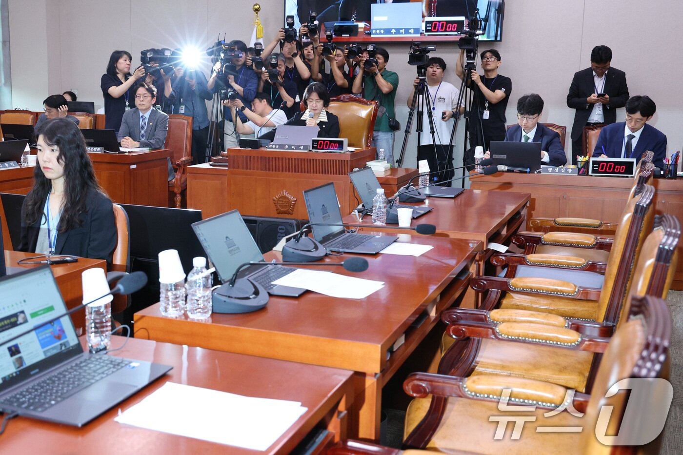 본문 이미지 - 16일 오후 서울 여의도 국회에서 열린 법제사법위원회 전체회의에서 나경원 국민의힘 간사 선임의 건이 부결되고 있다. 2025.9 16/뉴스1 2025.9.16/뉴스1 ⓒ News1 신웅수 기자