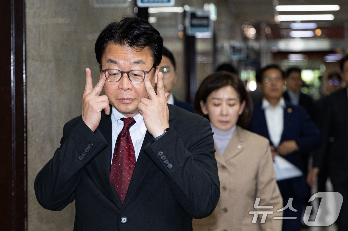 (서울=뉴스1) 유승관 기자 = 국회 법제사법위원회 국민의힘 위원들이 16일 서울 여의도 국회에서 열린 법사위 전체회의에서 무기명 투표를 통해 나경원 국민의힘 의원의 국민의힘 간사 …