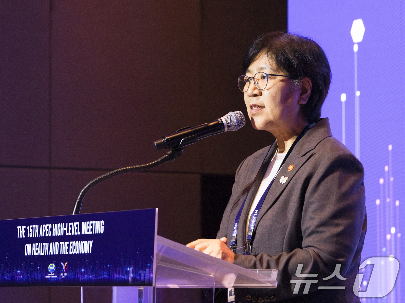 (서울=뉴스1) = 정은경 보건복지부 장관이 16일 서울 중구 서울신라호텔에서 열린 2025 APEC 보건과경제 고위급회의 환영 리셉션에서 발언하고 있다. (보건복지부 제공. 재판 …