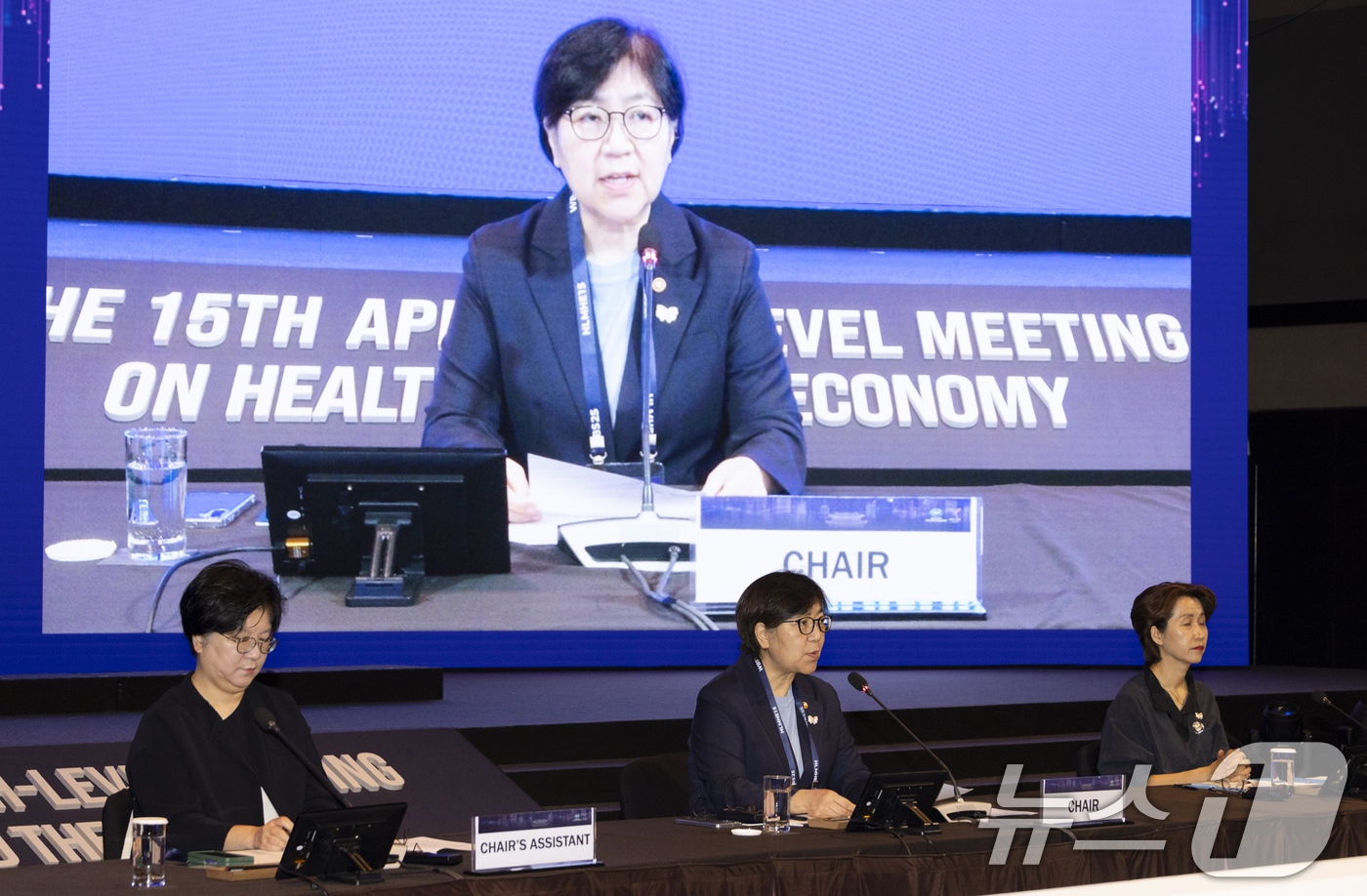 (서울=뉴스1) = 정은경 보건복지부 장관이 16일 서울 중구 서울신라호텔에서 열린 2025 APEC 보건과경제 고위급회의 개막식에서 개회사를 하고 있다. (보건복지부 제공. 재판 …