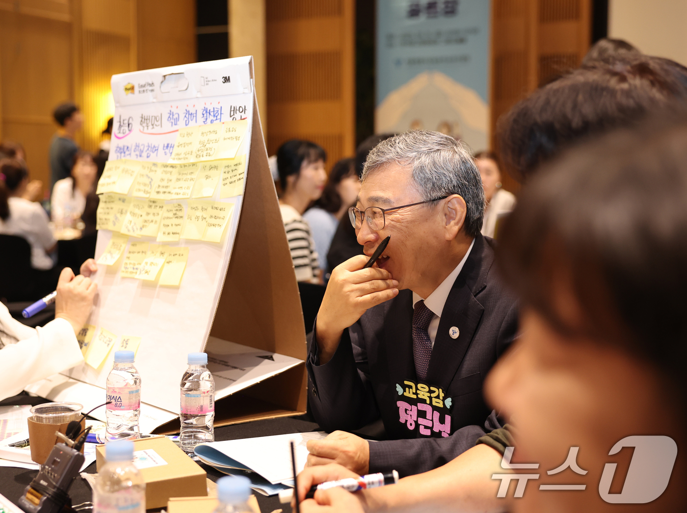 (서울=뉴스1) = 정근식 서울시 교육감이 16일 서울 송파구 한국광고문화회관에서 열린 '서울교육 플러스 강동송파교육지원청 학부모 공론장'에 참석해 의견을 청취하고 있다. (서울시 …