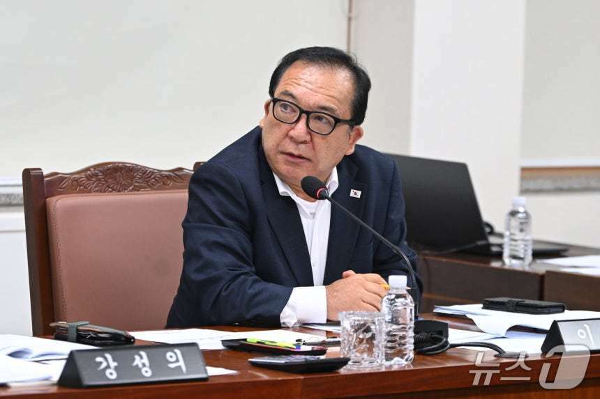 본문 이미지 - 이정엽 제주특별자치도의회 의원(국민의힘·서귀포시 대륜동)이 10일 오전 열린 제442회 도의회 임시회 보건복지안전위원회 제1차 회의에서 안건 심사를 하고 있다.(제주특별자치도의회 제공, 재판매 및 DB 금지)