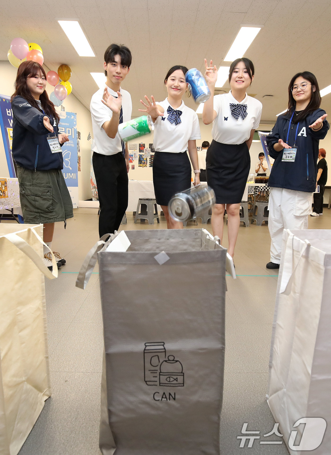 (대구=뉴스1) 공정식 기자 = 16일 대구 달서구 계명대학교 성서캠퍼스에서 열린 '비교과 통합 홍보 행사(비교과 Week)'에 마련된 학생 주도형 ESG(환경·사회·지배구조) 실 …