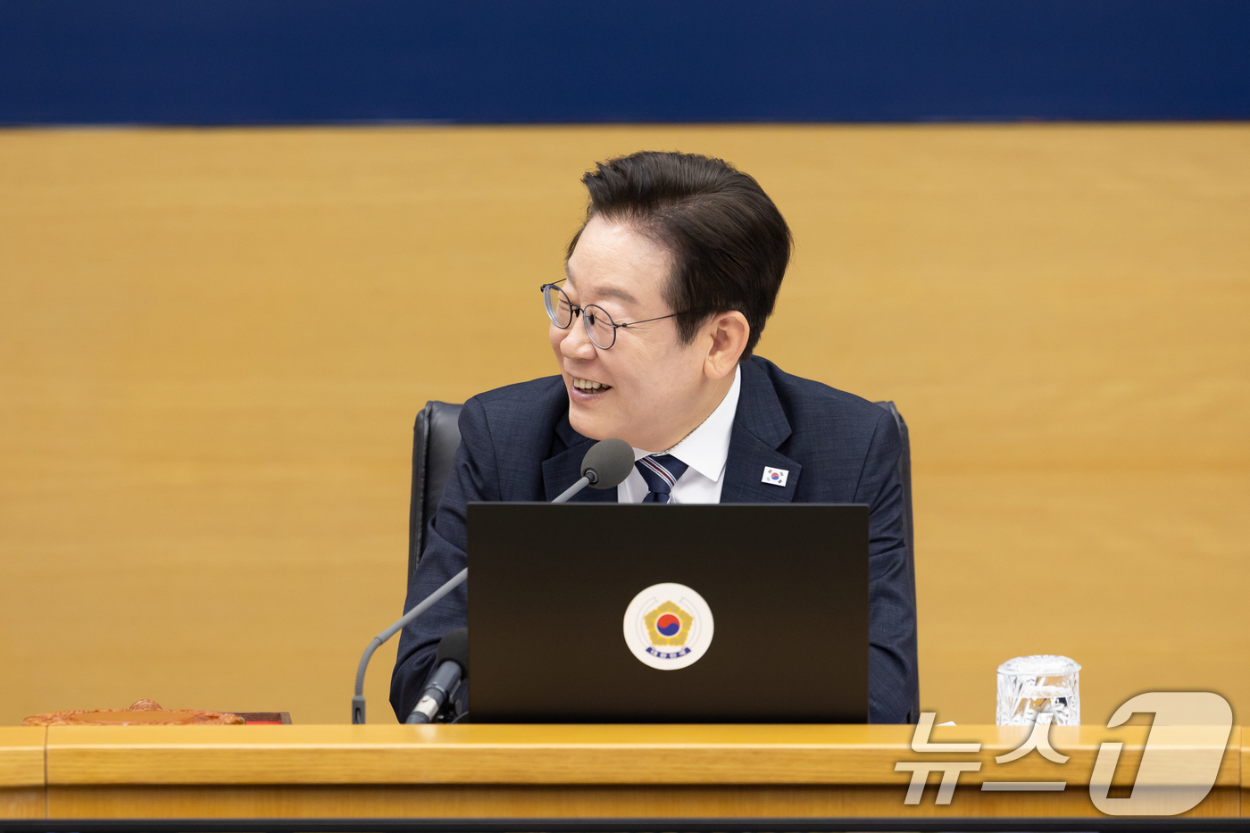 (서울=뉴스1) 허경 기자 = 이재명 대통령이 16일 세종시 정부세종청사에서 열린 제42회 국무회의에서 발언하고 있다. (대통령실 제공. 재판매 및 DB 금지) 2025.9.16/ …