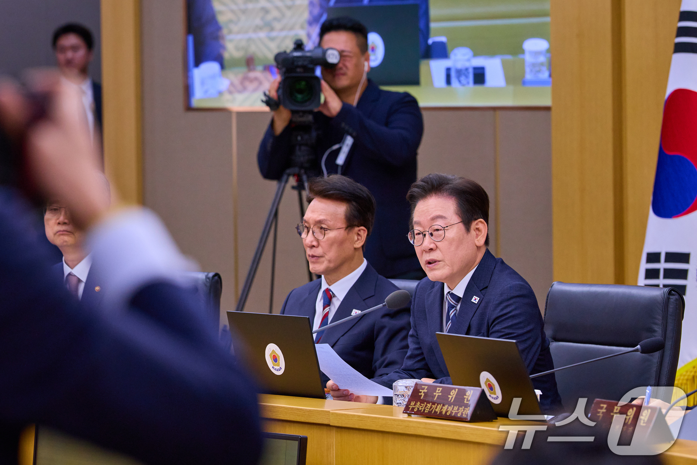 (서울=뉴스1) 허경 기자 = 이재명 대통령이 16일 세종시 정부세종청사에서 열린 제42회 국무회의에서 발언하고 있다. (대통령실 제공. 재판매 및 DB 금지) 2025.9.16/ …