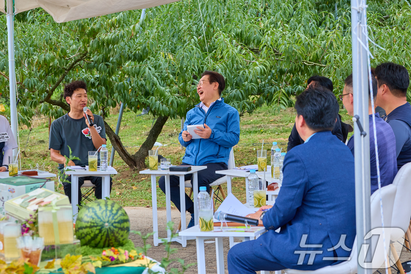 (서울=뉴스1) 허경 기자 = 이재명 대통령이 16일 세종시 전동면 조일농원에서 열린 청년 농업인 간담회에서 발언하고 있다. (대통령실 제공. 재판매 및 DB 금지) 2025.9. …