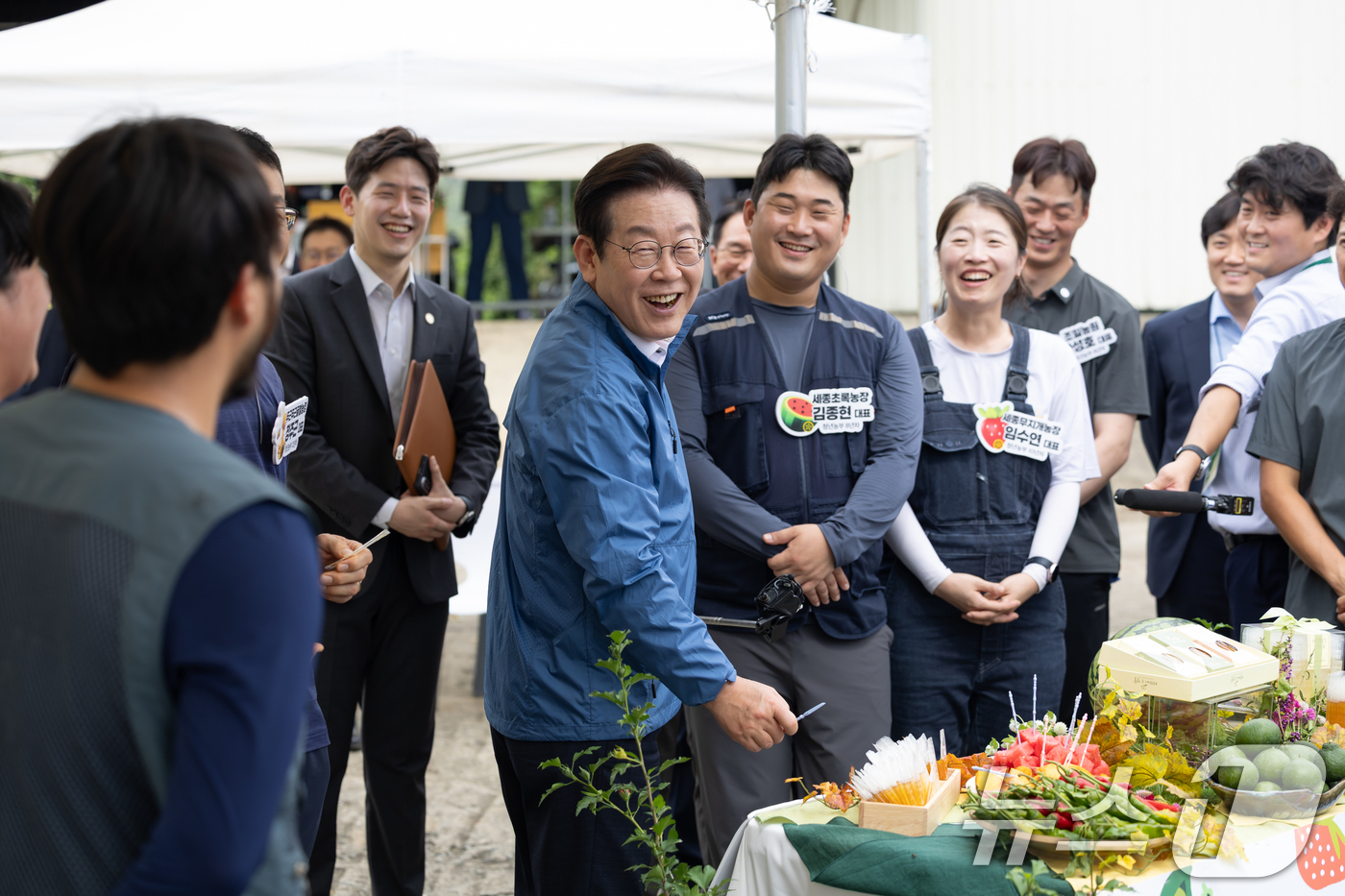 (서울=뉴스1) 허경 기자 = 이재명 대통령이 16일 세종시 전동면 조일농원에서 열린 청년 농업인 간담회에서 참석자들과 대화를 하고 있다. (대통령실 제공. 재판매 및 DB 금지) …