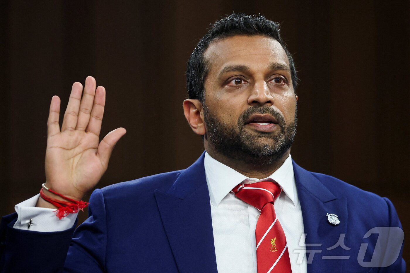 본문 이미지 - 16일&#40;현지시간&#41; 캐시 파텔 미 연방수사국&#40;FBI&#41; 국장이 상원 법제사법위원회에 출석해 선서하고 있다. 2025.09.16 ⓒ 로이터=뉴스1 ⓒ News1 김지완 기자